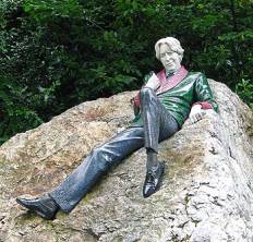 The image “http://www.ego4u.com/images/literature/wilde-statue.jpg” cannot be displayed, because it contains errors.
